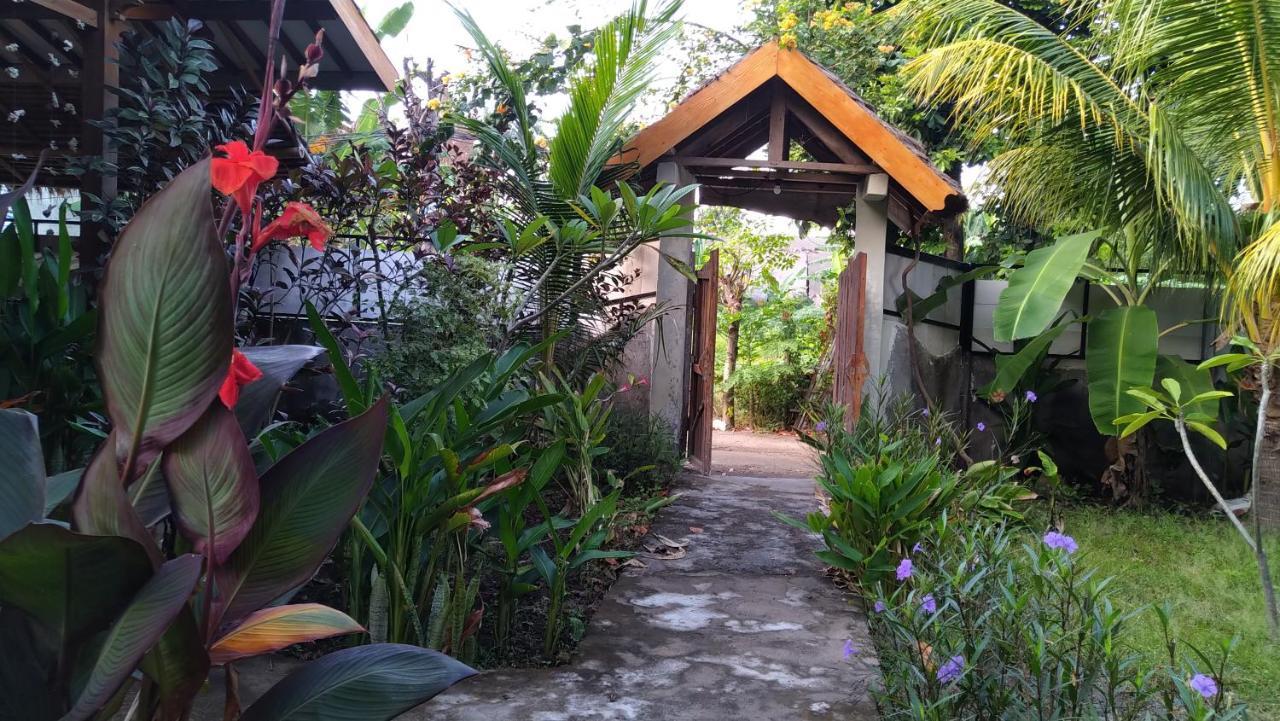 Yoland Guesthouse Gili Air Exterior photo