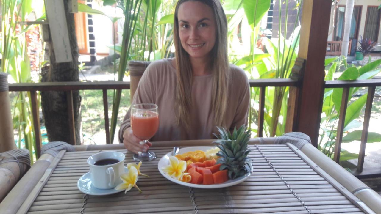 Yoland Guesthouse Gili Air Exterior photo
