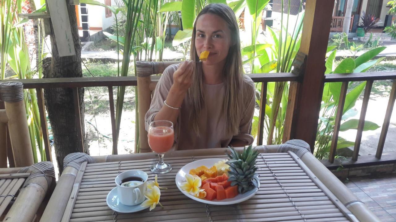 Yoland Guesthouse Gili Air Exterior photo