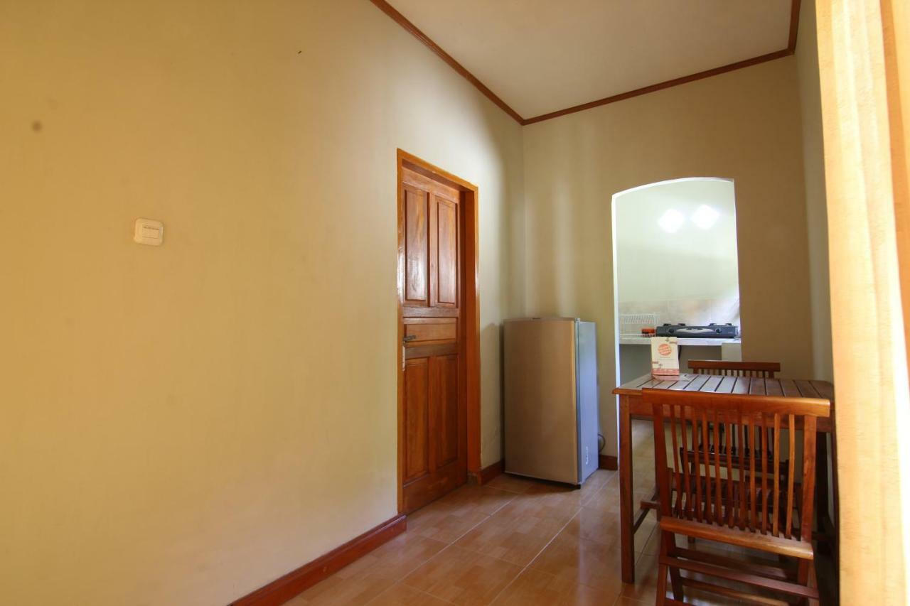 Yoland Guesthouse Gili Air Exterior photo