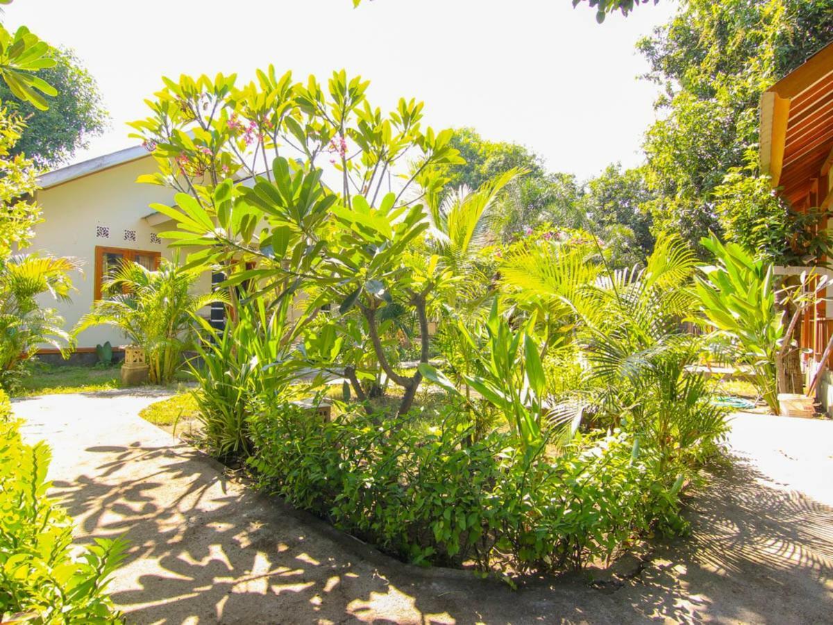 Yoland Guesthouse Gili Air Exterior photo