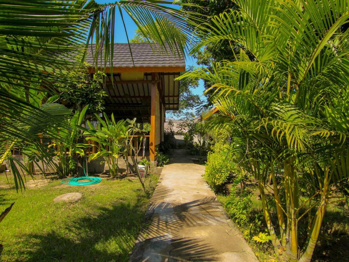 Yoland Guesthouse Gili Air Exterior photo